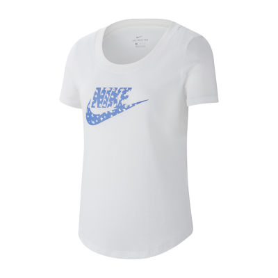 girls white nike shirt