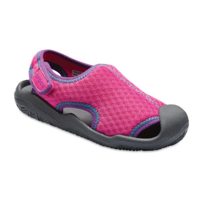 closed toe crocs