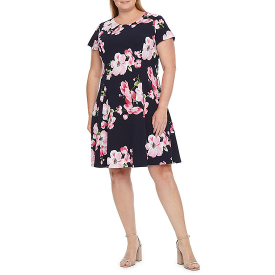 Jessica Howard Plus Short Sleeve Floral Fit + Flare Dress