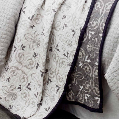 hiend accents fleur de lis quilt se