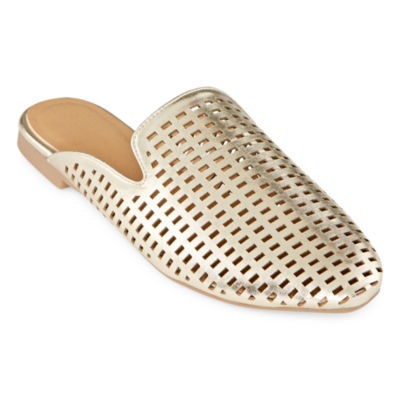 slip on closed toe mules