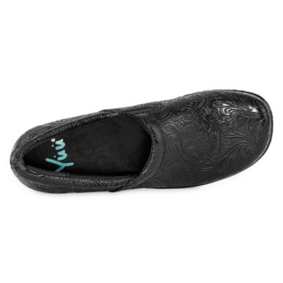 yuu bethanee slip on shoes