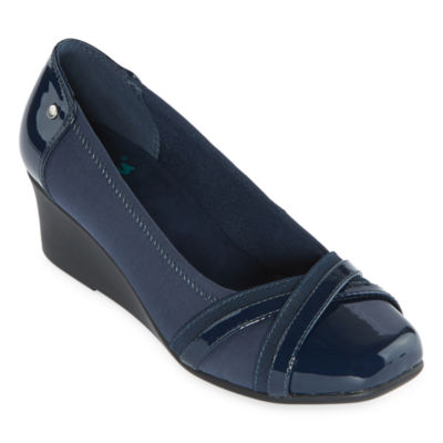 jcpenney navy blue pumps