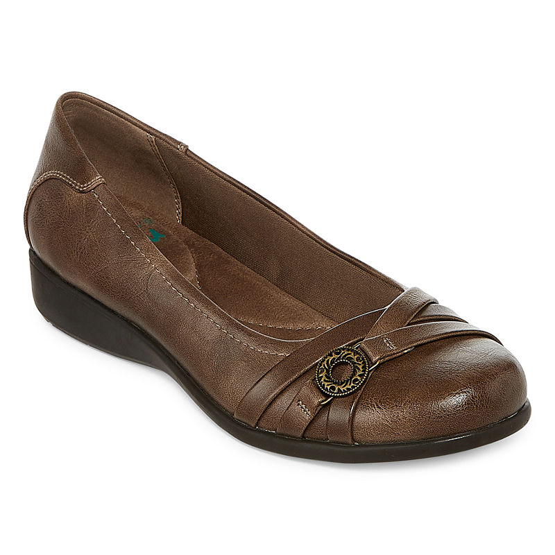 Yuu Womens Germaine Slip-On Shoe Round Toe, Size 6 1/2 Medium, Brown