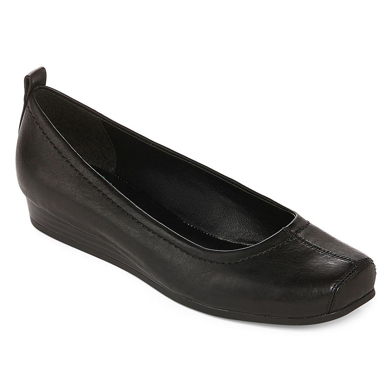 Yuu Imperial Slip-On Flats, Female, Size 5 1/2 Wide, Black