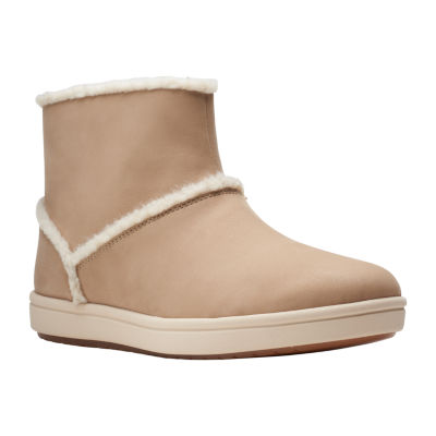 clarks winter boots women's