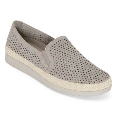 Yuu Womens Lacey Slip-On Shoe Round Toe 