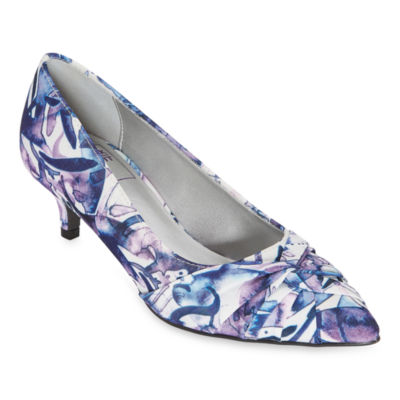 New York Transit Womens Comfort Closed Toe Kitten Heel Pumps