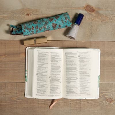 CSB On-the-Go Bible, White Floral Textured LeatherTouch
