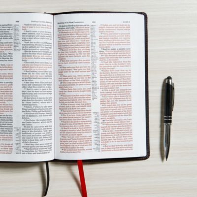 KJV Ultrathin Reference Bible, Black Genuine Leather, Indexed