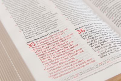 Biblia Peshitta, caoba duotono símil piel