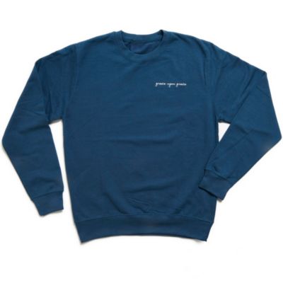 blue sweat shirt