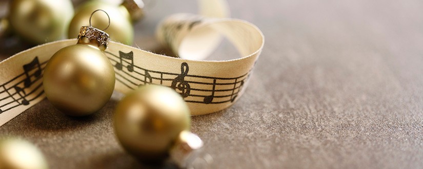 Vang danh những bài hát mừng Chúa Giáng Sinh trong các giáo đường. Những ca khúc truyền cảm hứng và âm nhạc thiêng liêng sẽ khiến bạn rung động trong trái tim và có những phút giây thật gần gũi với Chúa Thánh Tâm.