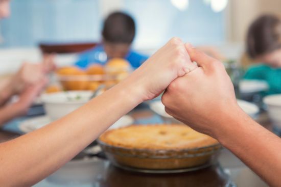 family prayer, praying, praying before a meal