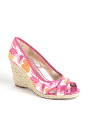 Shop Pin Up Shoes in Flirty Vintage Retro Styles