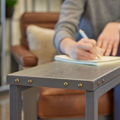 Rivet Pull Up Table - 10