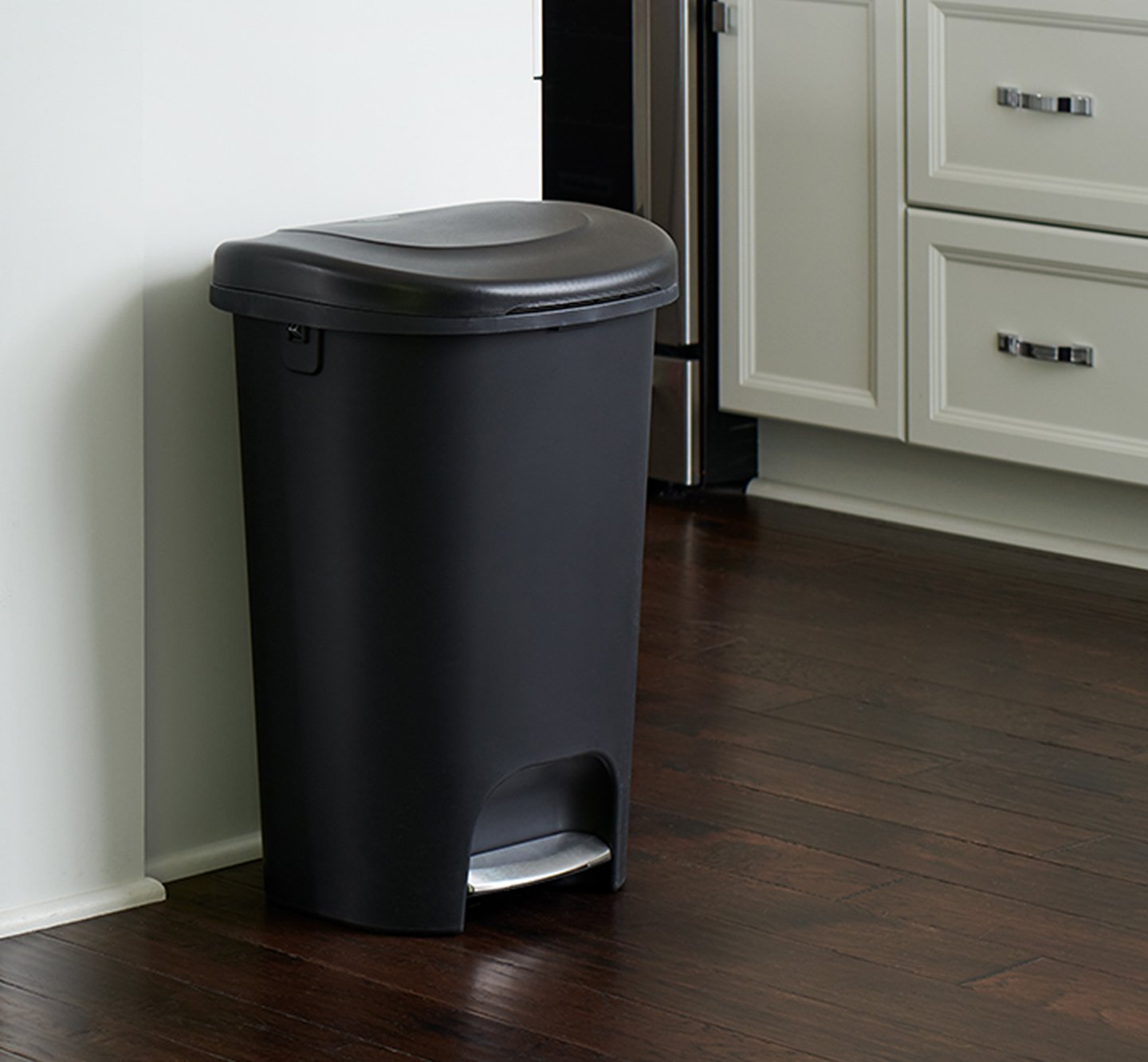 Cleaning Supplies Trash And Recycling Bins Rubbermaid   201681041 Desktop