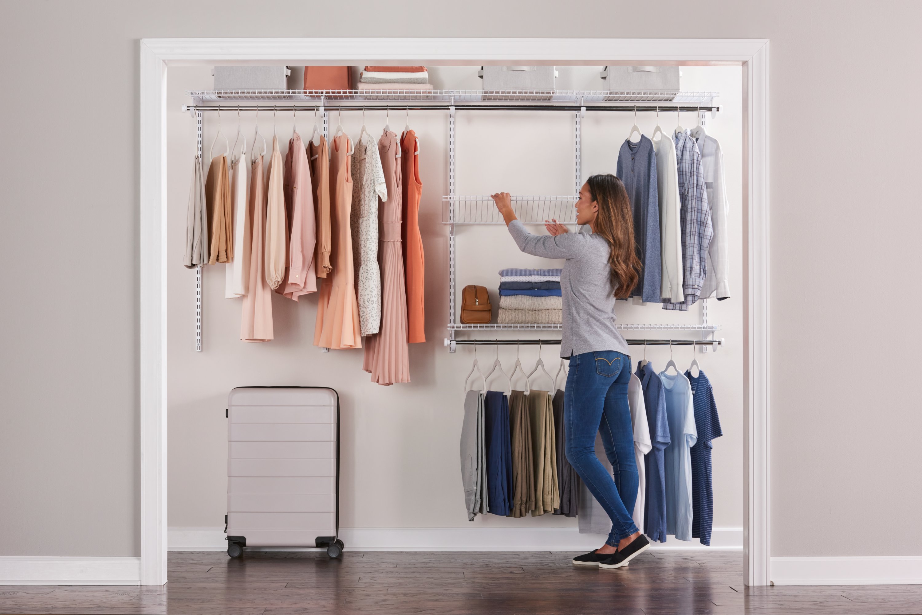 Rubbermaid Configurations Classic Closet Kit, White, 3-6 Ft., Wire Shelving  Kit with Expandable Shelving and Telescoping Rods, Custom Closet