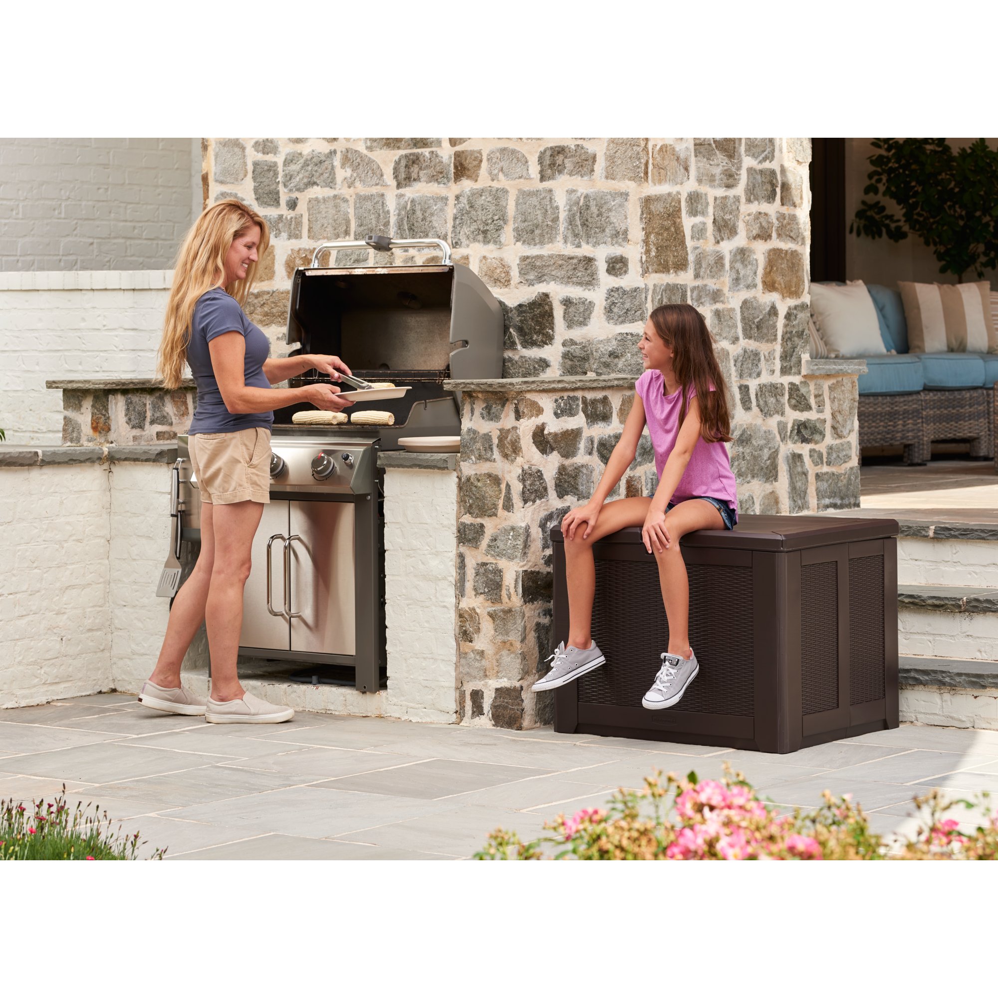 Rubbermaid patio chic storage shop deck box 1837304