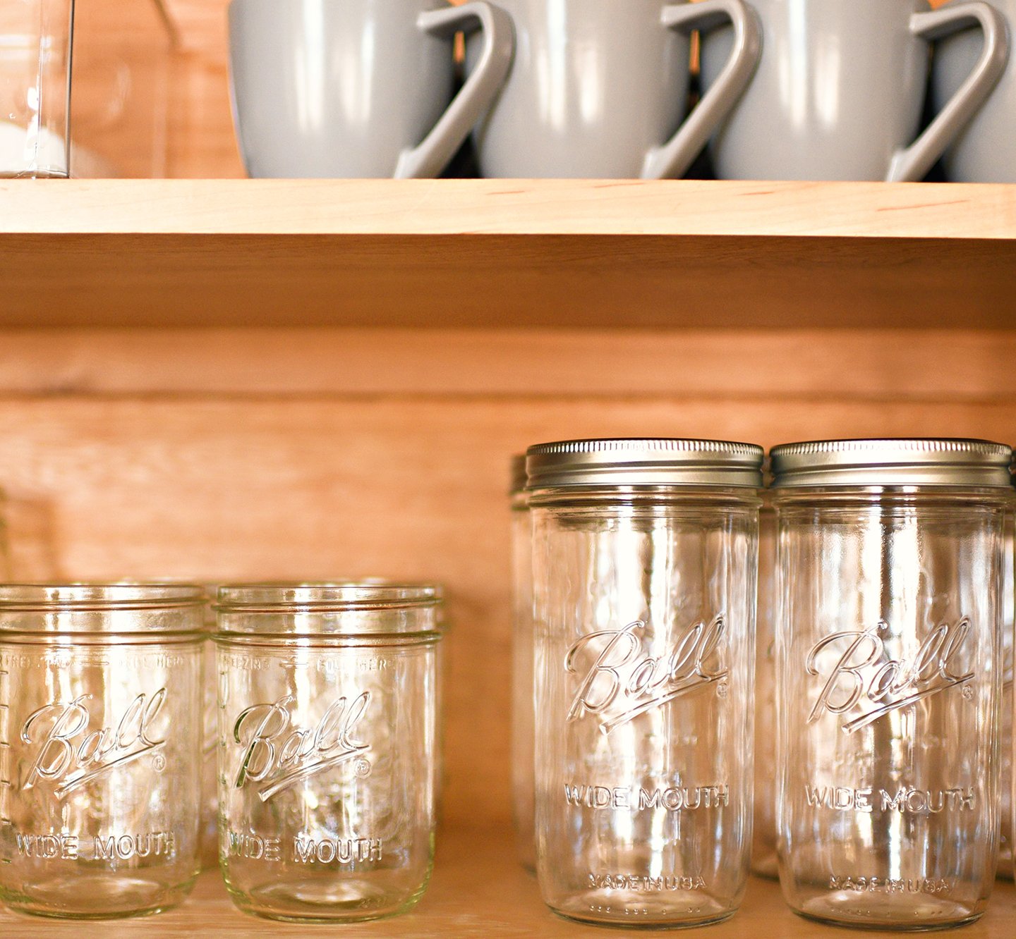 Old Fashioned Drinking Glass Bottles - Mason Jar 16 Oz. Glass Mugs with  Handle and Lid Set of 4 - Glaver's Original Pint Sized Mason Jar Cup Set.