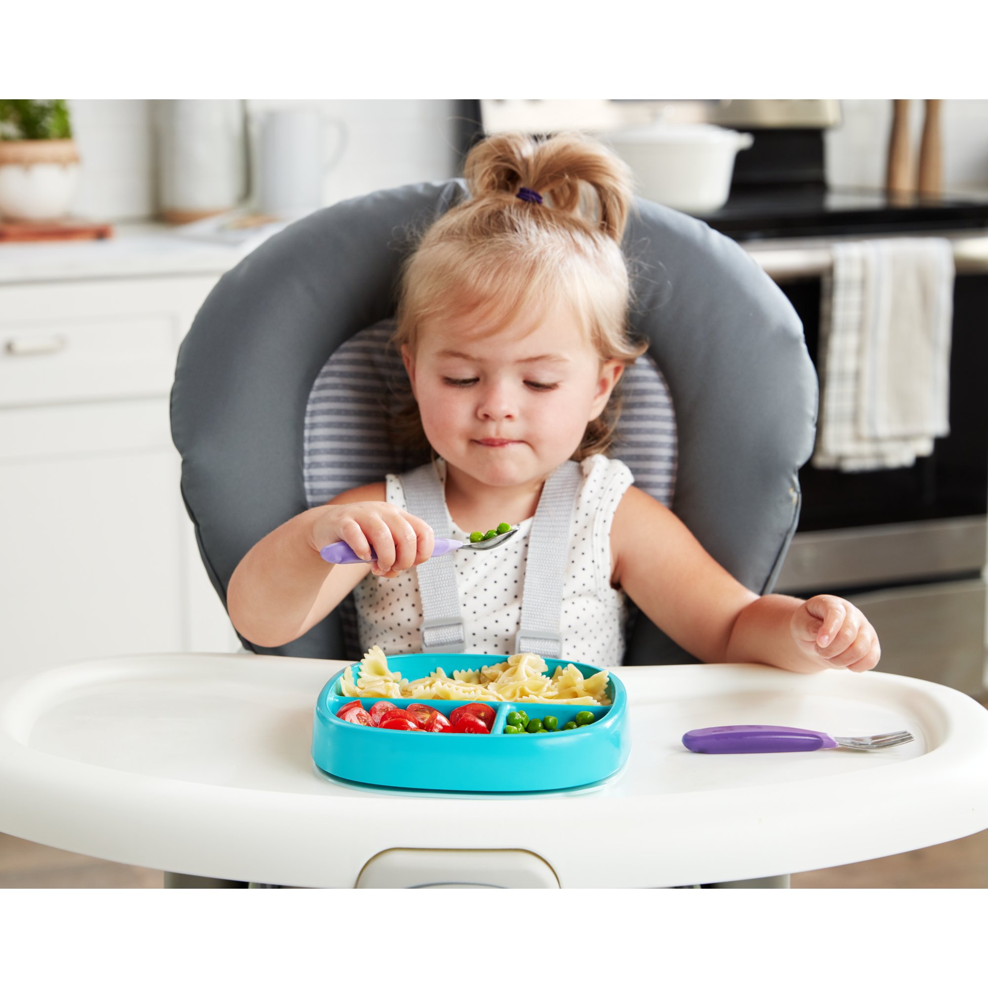 https://s7d9.scene7.com/is/image/NewellRubbermaid/NUK_Kiddy_Cutlery_Fork_Toddler_In_Use_%20Lifestyle_0440?wid=2000&hei=2000
