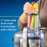 blender with 3-inch extra-wide food chute and extra-large pulp collector image number 3