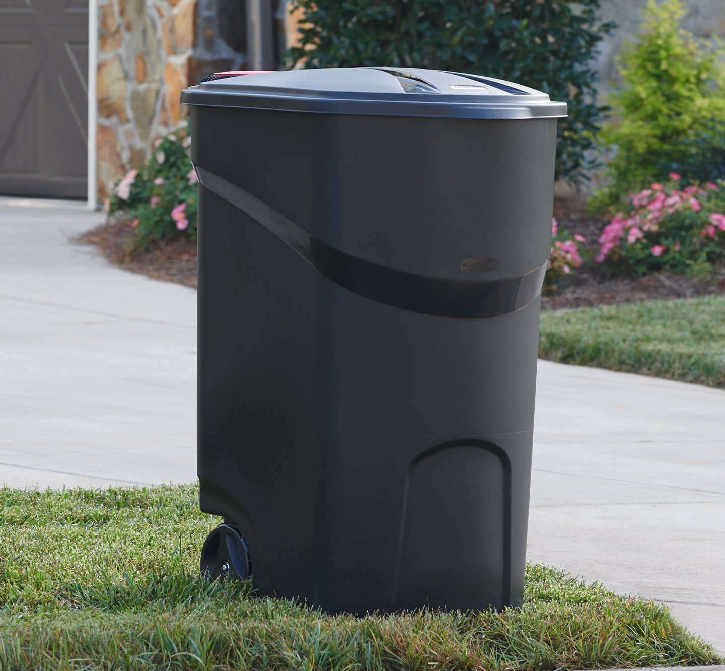 Waterproof Dustbin Recycling Container Waste Bin W/ Lid Trash Garbage Can Lawn 