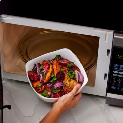 https://s7d9.scene7.com/is/image/NewellRubbermaid/Rubbermaid_bakeware_8x8_microwave-safe-1-square?wid=400&hei=400