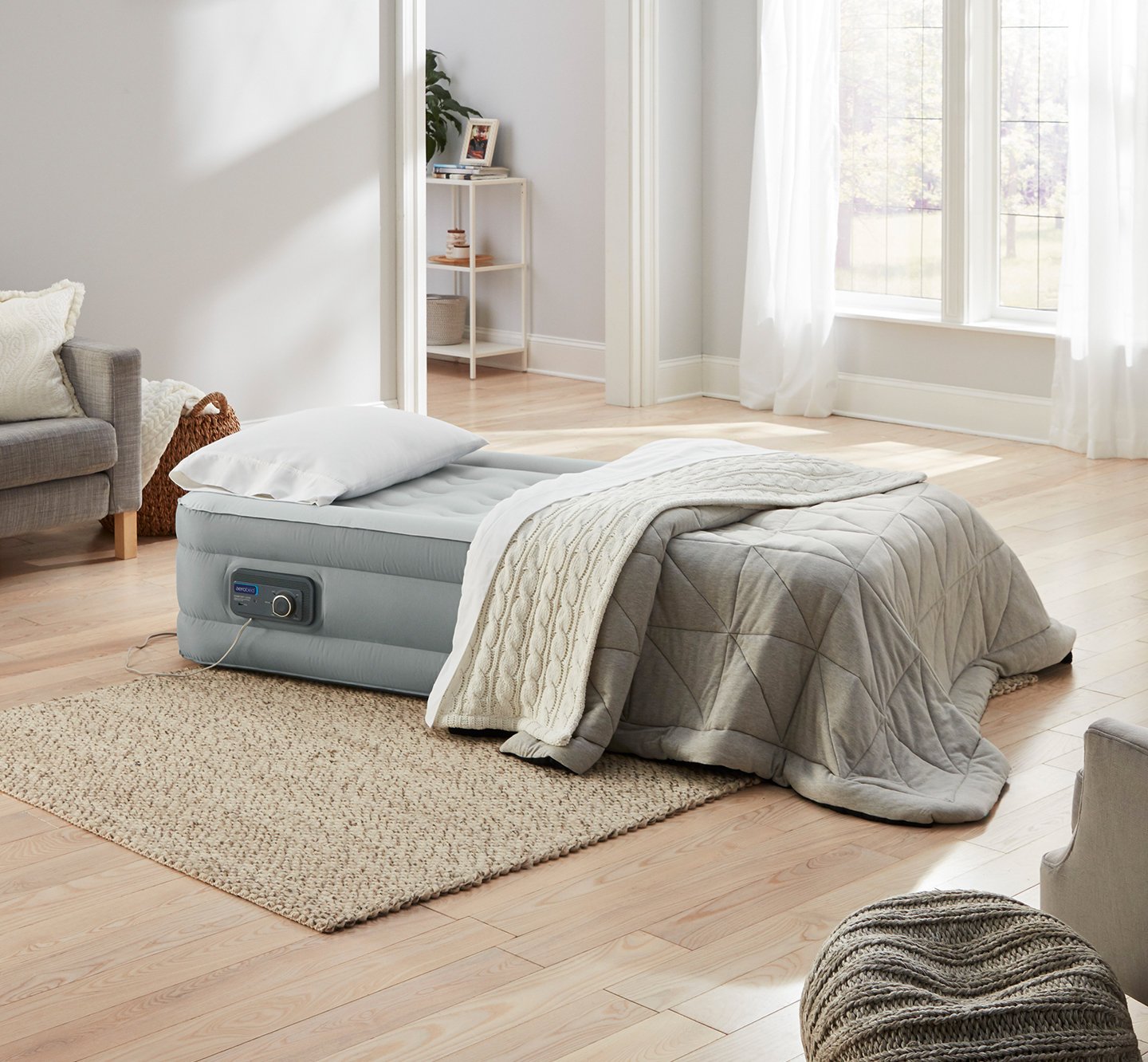 Single person air outlet mattress