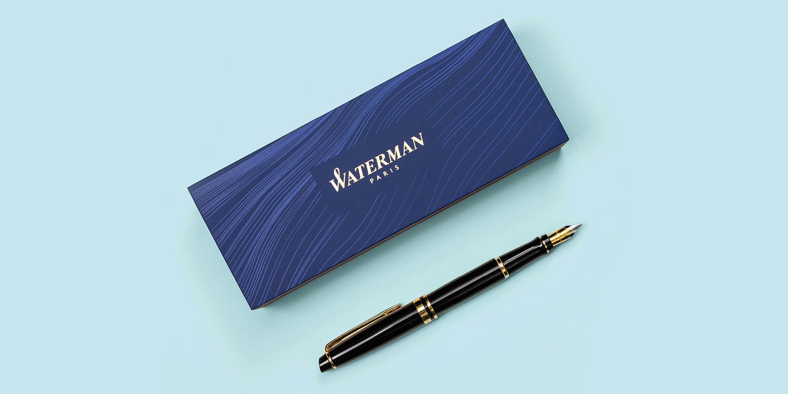 An Expert fountain pen next to a closed gift box.