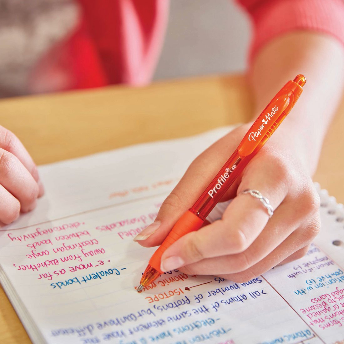 What is the benefit of writing notes with different coloured pens
