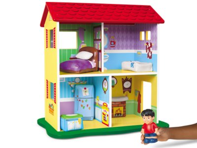 wooden dollhouse for toddlers