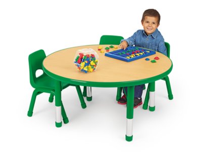 Preschool round clearance table and chairs