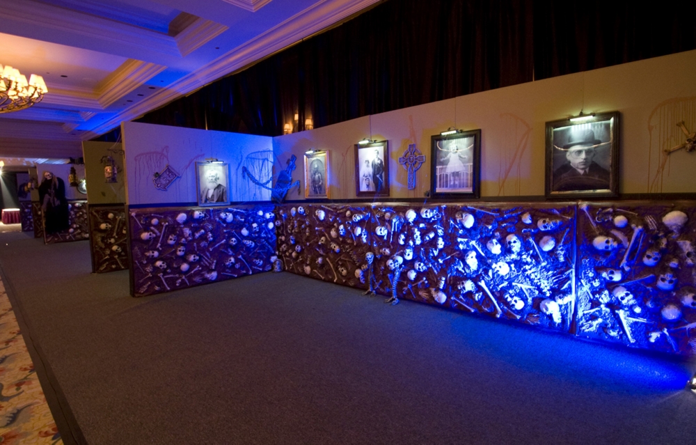 Vacuform Skull and bones haunt a Halloween Gallery 