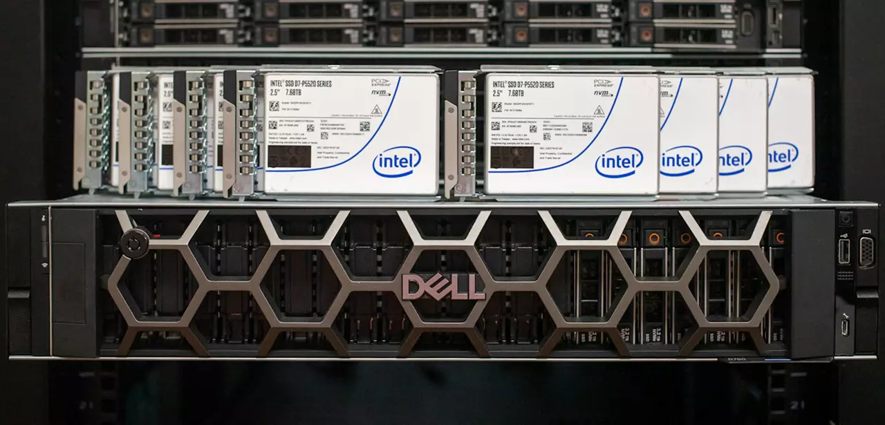 Solidigm D7-P5520 SSDs with Intel branding used in Dell PERC server