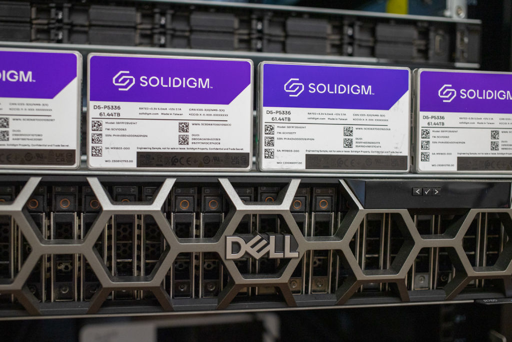 Solidigm 61.44TB QLC SSDs in Dell server for medical AI. ]