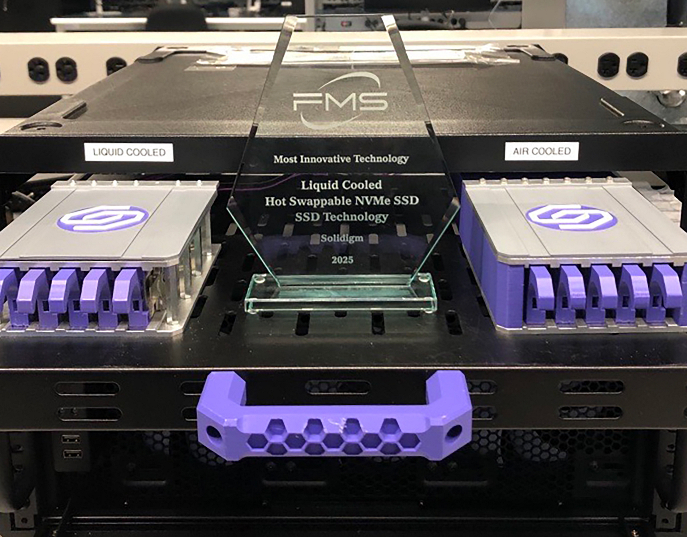 Solidigm cold plate cooling solutions with fully-liquid-cooled SSDs