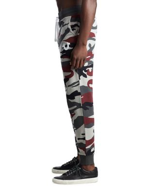 camo joggers mens outfit