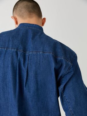 denim shirt and t shirt combination