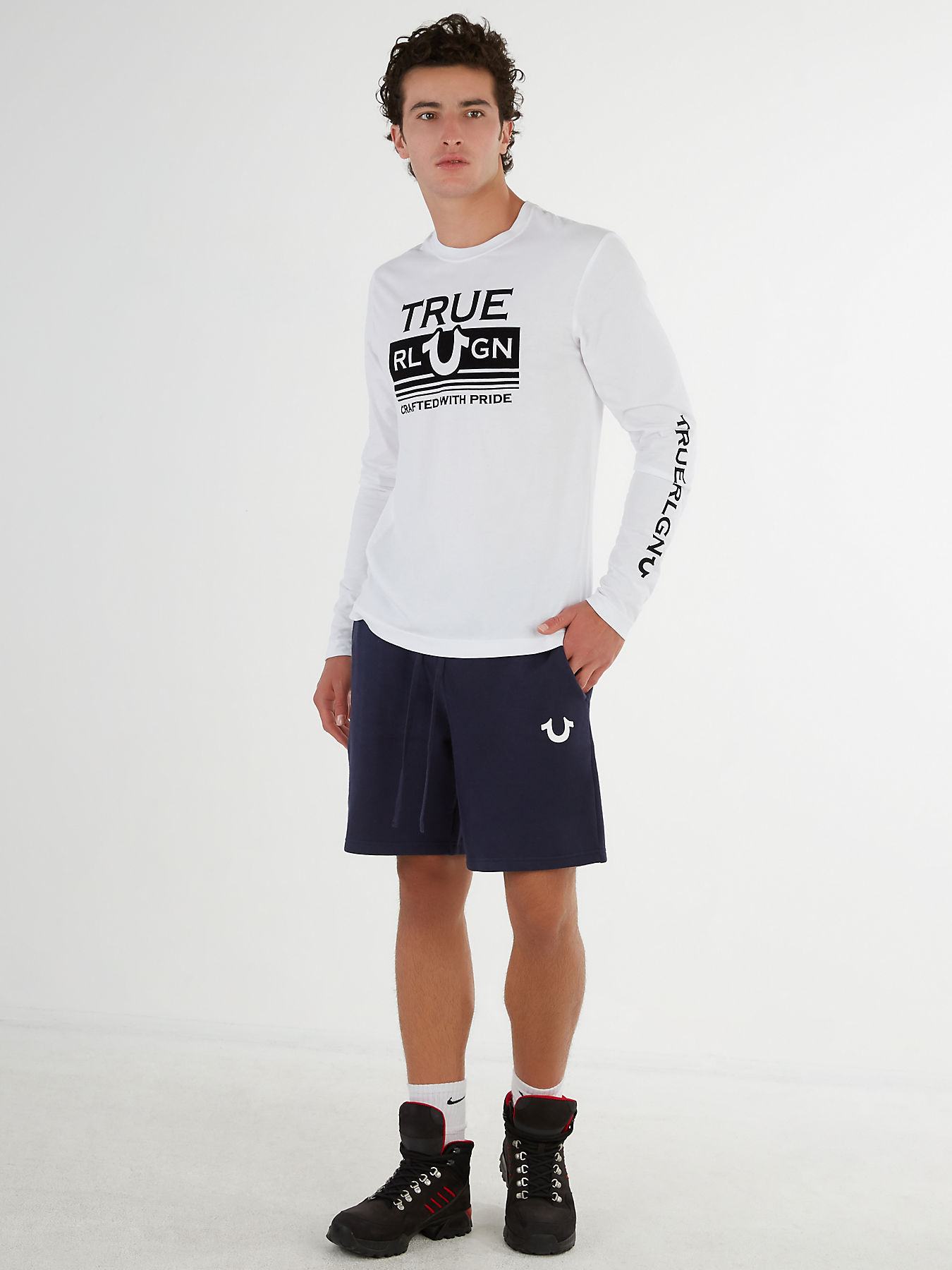 Одежда true. LUVISTRUE одежда. True Originals одежда. [Ceep]Sweat shorts m. MKI College logo Sweat shorts.