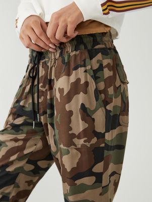 salutation camo jogger