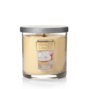 Yankee Candle Vanilla Cupcake Scented, Classic 22oz Large Jar Single Wick  Candle, Over 110 Hours of Burn Time, Cream