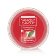 Yankee Candle Cherries On Snow Scented, Classic 22oz Large Jar Single Wick  Candle, Over 110 Hours of Burn Time