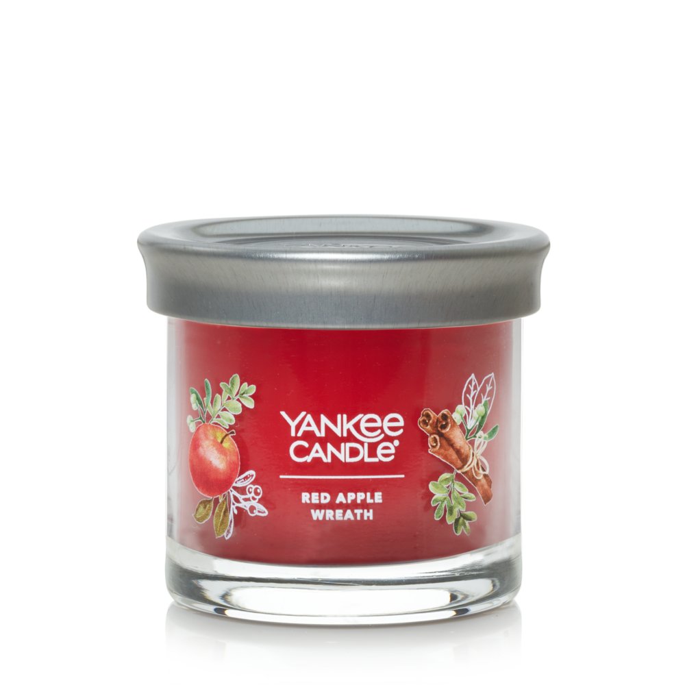 Red Apple Wreath Signature Small Tumbler Candle - Yankee Candle