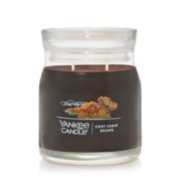 cozy cabin escape signature medium jar candle with lid