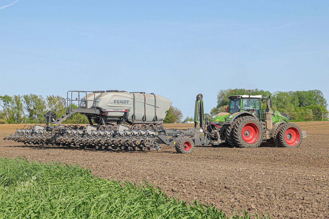 Fendt-Momentum-Planter.jpg