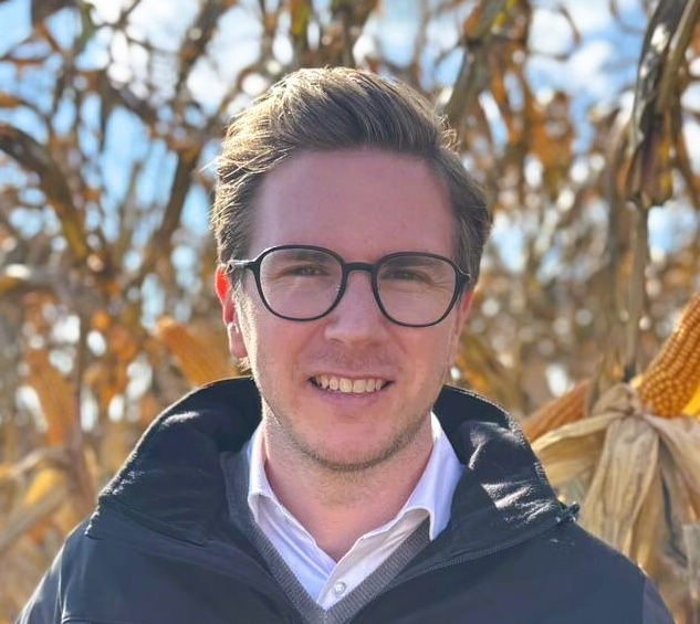 Henrik Schamle Headshot