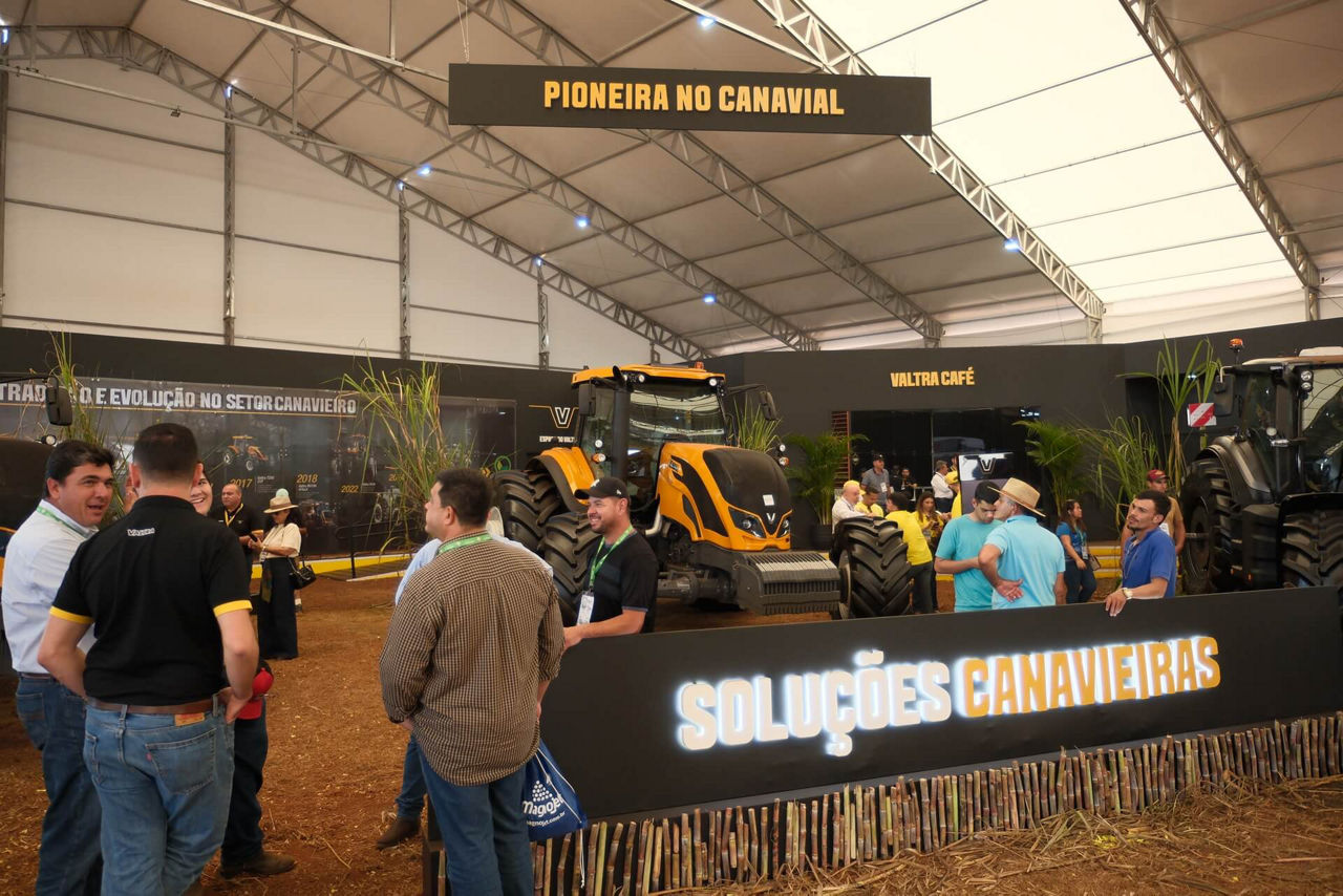 IMG-Noticia_Valtra_Completa_65_No_Brasil_1.jpg