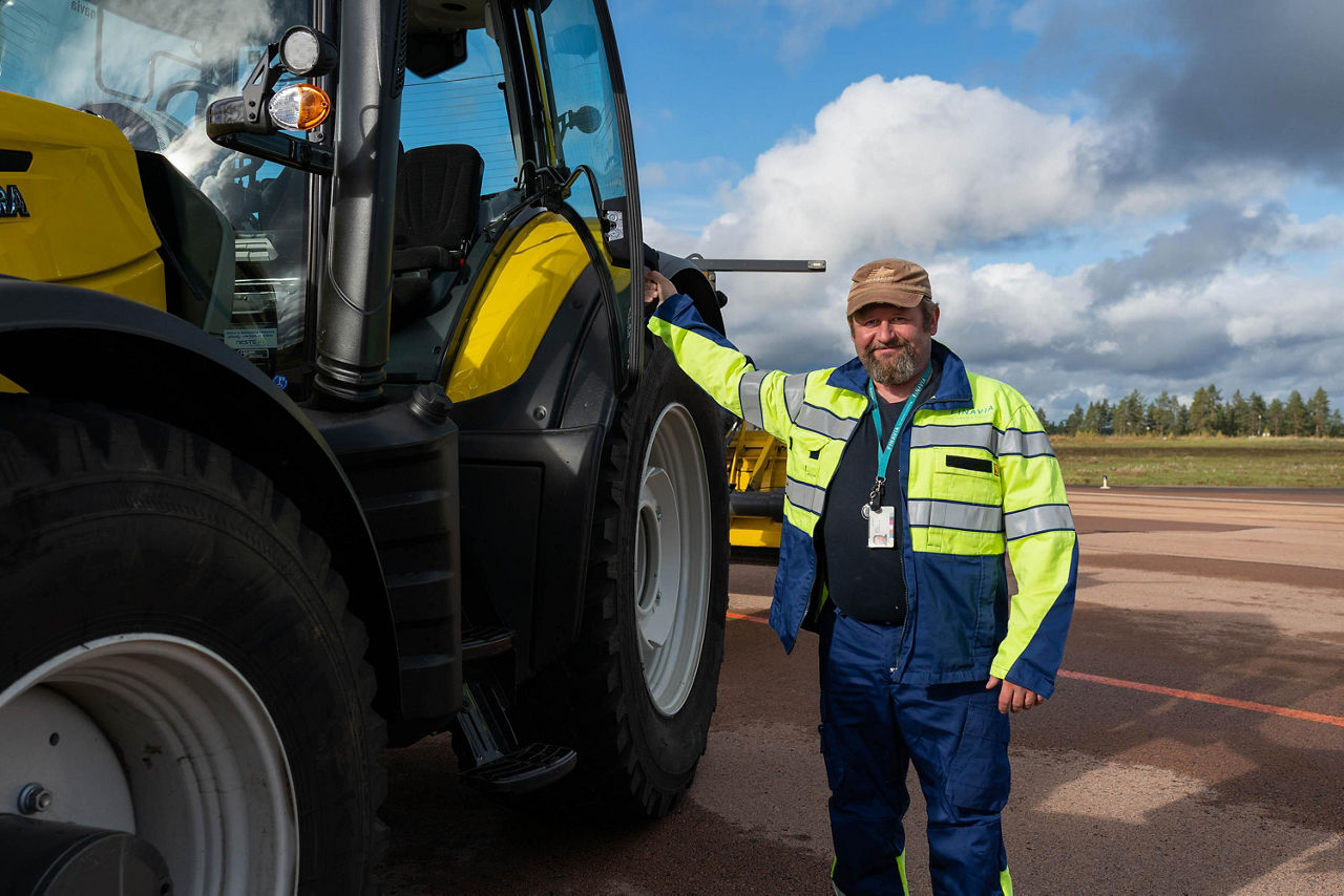 Jonne-Sallinen-customer-experience-with-Valtra-tractor.jpg