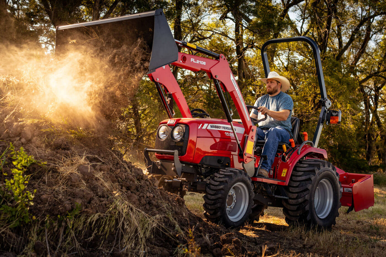 MF 1526 with loader